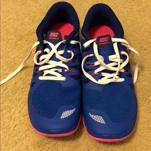 Nike Free 5.0 - NEVER worn. Kids 7y or women’s 8.5
